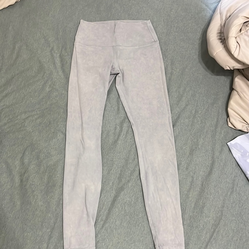 Lululemon washed leggings 25” in a beige/light gray color